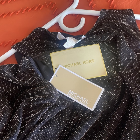 Open shoulders sweater. Beautiful, brand new . - Picture 3 of 3